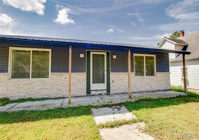 Photo 3 of Single family home for sale at 390 Dorsey Rd, Gillespie, IL 62033 | MLS# MIS26048994 | Listing updated on 2026-08-15