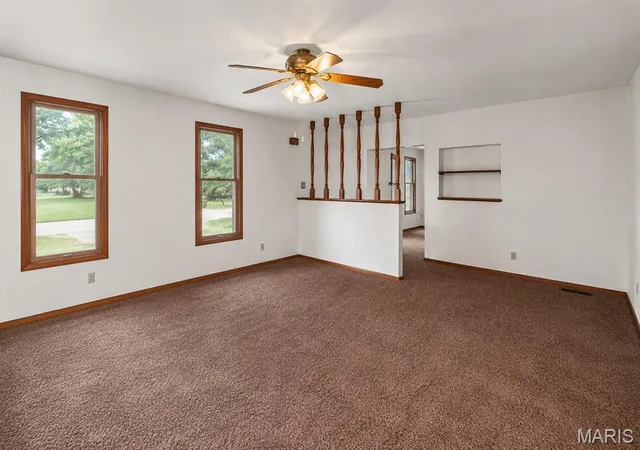 Photo 2 of Sale Pending at 118 S Cedar St, Trenton, IL 62293 | MLS# MIS26048995 | Listing updated on 2026-09-13
