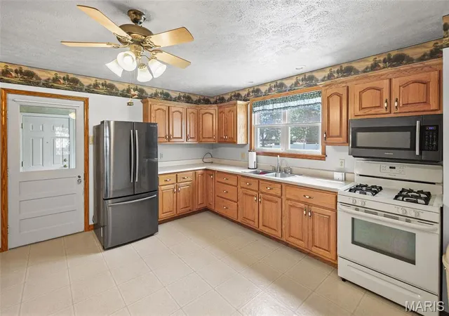 Photo 3 of Sale Pending at 118 S Cedar St, Trenton, IL 62293 | MLS# MIS26048995 | Listing updated on 2026-09-13