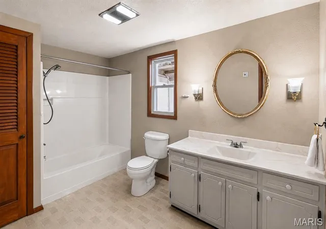 Photo 3 of Sale Pending at 118 S Cedar St, Trenton, IL 62293 | MLS# MIS26048995 | Listing updated on 2026-09-13