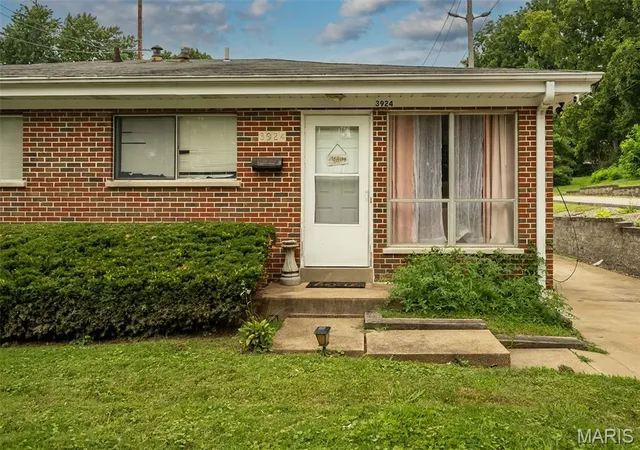 Photo 2 of Sale Pending at 3924 Geraldine Ave, Saint Ann, MO 63074 | MLS# MIS26049001 | Listing updated on 2026-08-05