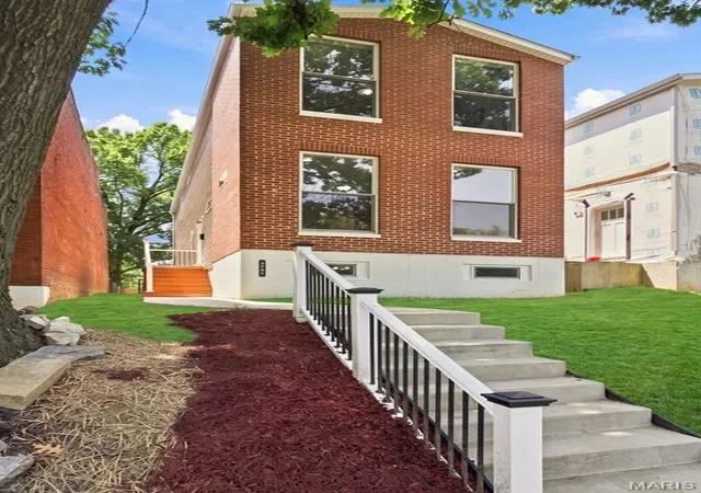 Photo 3 of Single family home for sale at 2734 Geyer Ave, Saint Louis, MO 63104 | MLS# MIS26049003 | Listing updated on 2026-09-24
