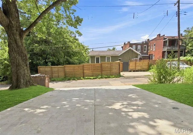 Photo 3 of Single family home for sale at 2734 Geyer Ave, Saint Louis, MO 63104 | MLS# MIS26049003 | Listing updated on 2026-09-24