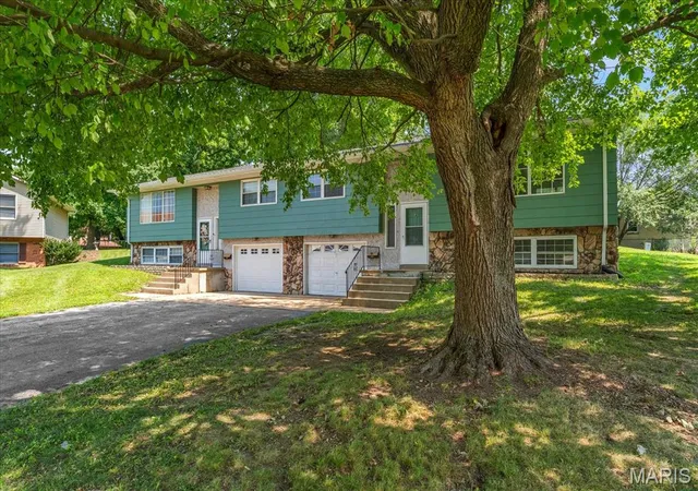 2nd image of 2100 E Belle Ave, Belleville, IL 62221 | MLS# MIS26049004