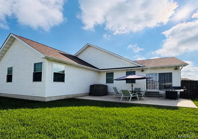 Photo 2 of Single family home for sale at 121 Grant Dr, Jonesburg, MO 63351 | MLS# MIS26049006 | Listing updated on 2026-09-07