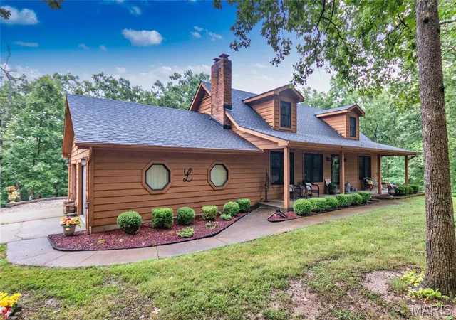 2nd image of 100 Hickory Ln, Festus, MO 63028 | MLS# MIS26049014