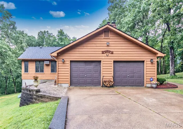 3rd image of 100 Hickory Ln, Festus, MO 63028 | MLS# MIS26049014