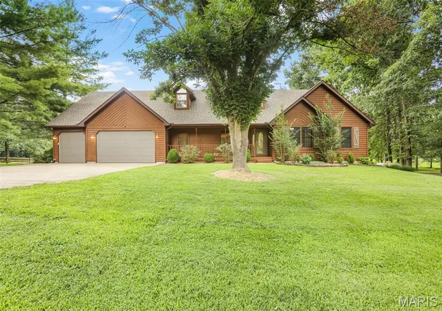 2nd image of 8825 Rosewood Hills Dr, Edwardsville, IL 62025 | MLS# MIS26049016