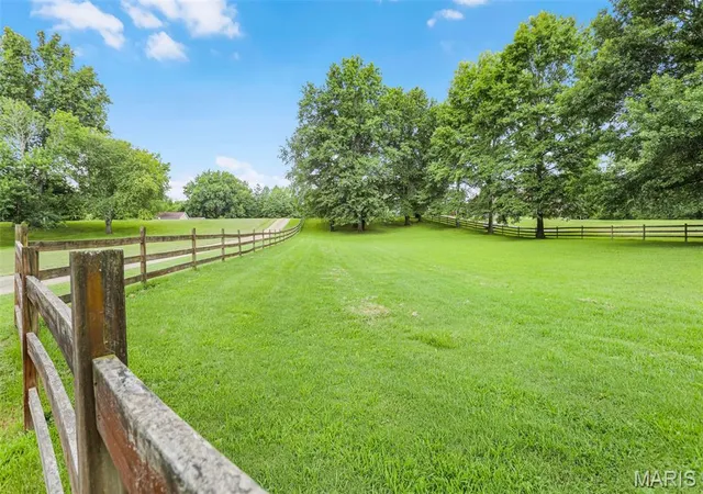 51st image of 8825 Rosewood Hills Dr, Edwardsville, IL 62025 | MLS# MIS26049016