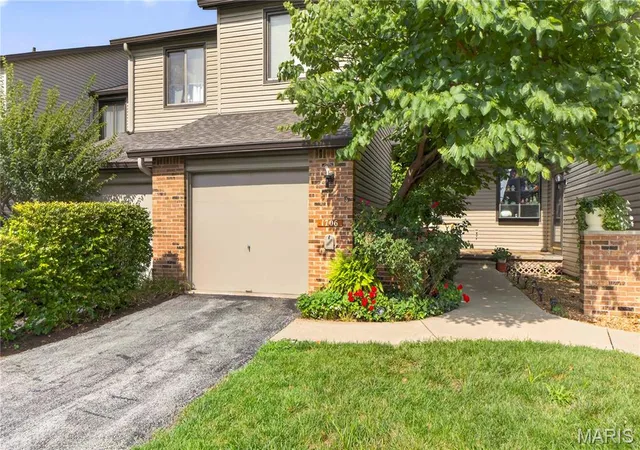 Condo for sale at 1706 Thorny Briar Dr, Saint Louis, MO 63146 | MLS# MIS26049018