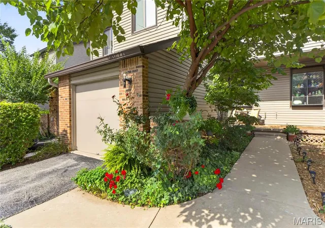 Photo 2 of Sale Pending at 1706 Thorny Briar Dr, Saint Louis, MO 63146 | MLS# MIS26049018 | Listing updated on 2026-10-06