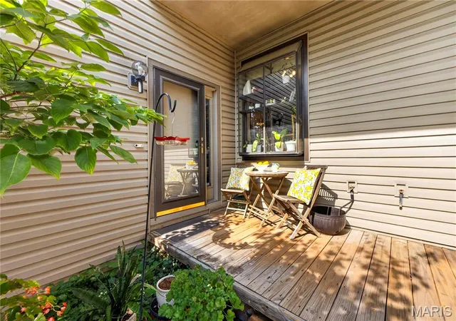 Photo 3 of Sale Pending at 1706 Thorny Briar Dr, Saint Louis, MO 63146 | MLS# MIS26049018 | Listing updated on 2026-10-06