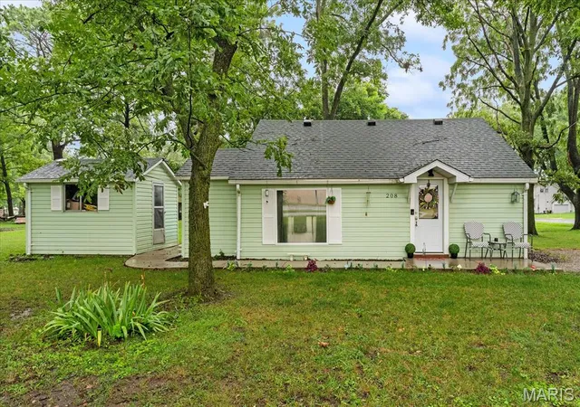 Photo 1 of Single family home for sale at 208 S Walnut St, Freeburg, IL 62243 | MLS# MIS26049029 | Listing updated on 2026-09-01