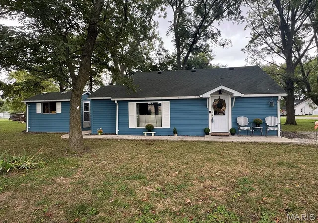 Photo 1 of Single family home for sale at 208 S Walnut St, Freeburg, IL 62243 | MLS# MIS26049029 | Listing updated on 2026-09-25