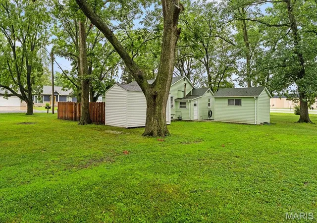 Photo 2 of Single family home for sale at 208 S Walnut St, Freeburg, IL 62243 | MLS# MIS26049029 | Listing updated on 2026-09-01