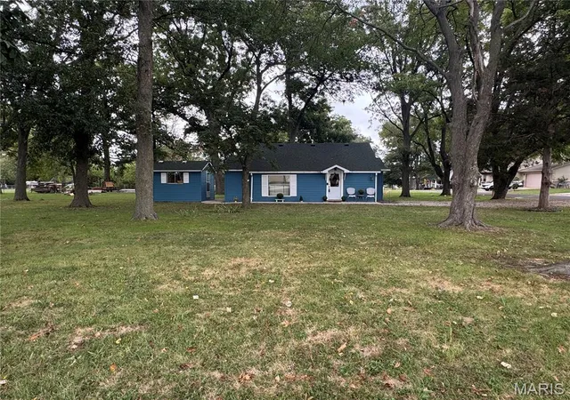 Photo 3 of Single family home for sale at 208 S Walnut St, Freeburg, IL 62243 | MLS# MIS26049029 | Listing updated on 2026-09-25