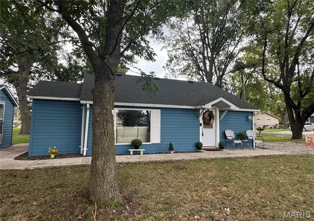 Photo 3 of Single family home for sale at 208 S Walnut St, Freeburg, IL 62243 | MLS# MIS26049029 | Listing updated on 2026-10-23