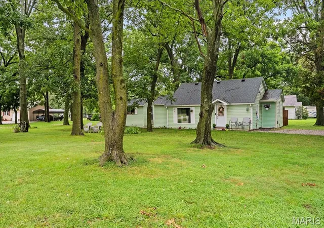 Photo 3 of Single family home for sale at 208 S Walnut St, Freeburg, IL 62243 | MLS# MIS26049029 | Listing updated on 2026-09-01