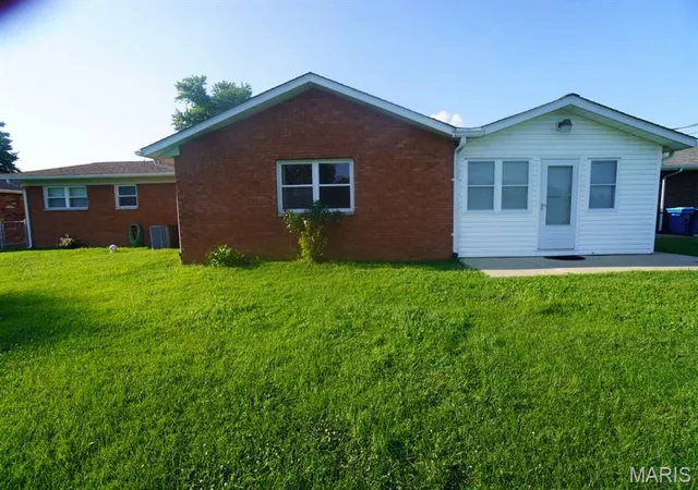 Photo 2 of Single family home for sale at 2708 Angela Dr, Granite City, IL 62040 | MLS# MIS26049034 | Listing updated on 2026-09-07