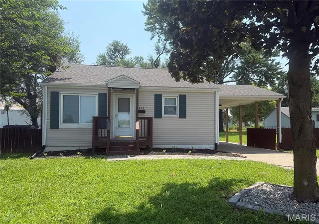 Photo 2 of Sale Pending at 4216 Nameoki Rd, Granite City, IL 62040 | MLS# MIS26049037 | Listing updated on 2026-08-31