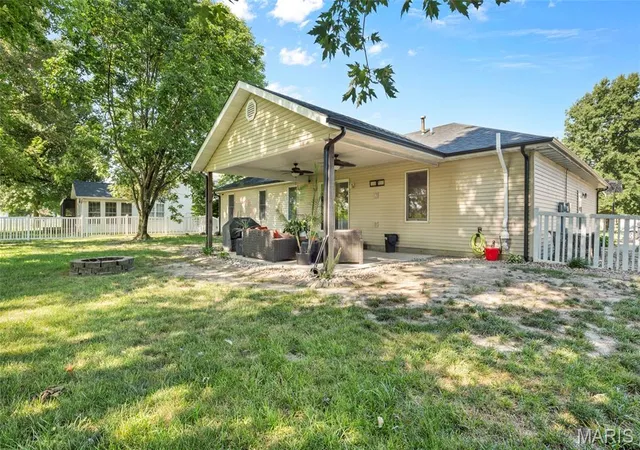 Photo 37 of Single family home for sale at 719 Stonecreek Dr, Staunton, IL 62088 | MLS# MIS26049038 | Listing updated on 2026-08-24