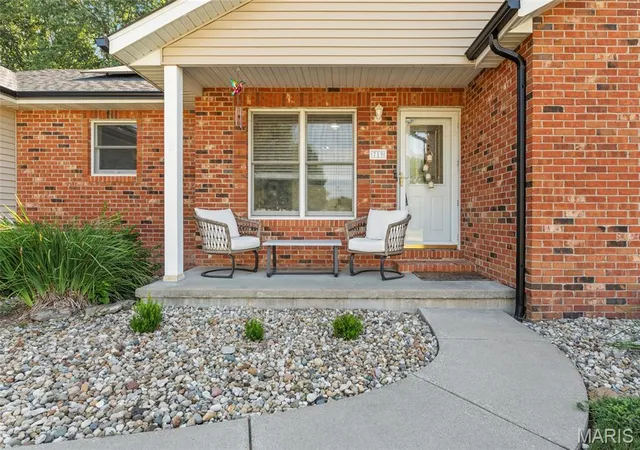Photo 4 of Single family home for sale at 719 Stonecreek Dr, Staunton, IL 62088 | MLS# MIS26049038 | Listing updated on 2026-08-24