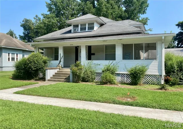 1st image of 304 Hunter St, Charleston, MO 63834 | MLS# MIS26049049