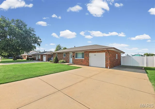 2nd image of 2713 Angela Dr, Granite City, IL 62040 | MLS# MIS26049058
