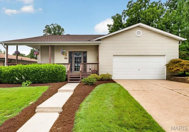 Photo 4 of Single family home for sale at 8686 Barby Ln, Saint Louis, MO 63124 | MLS# MIS26049074 | Listing updated on 2026-10-05