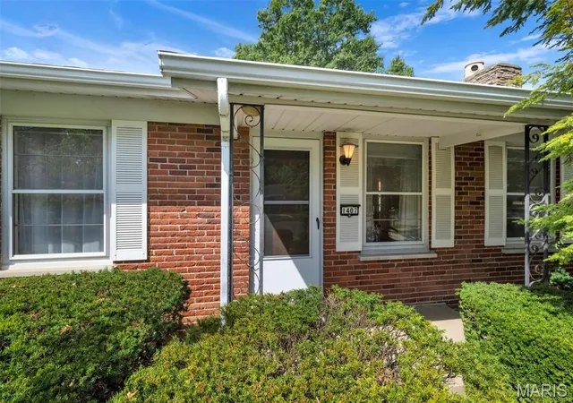 Photo 1 of Single family home for sale at 1407 Fox Crk Dr, Saint Louis, MO 63126 | MLS# MIS26049093 | Listing updated on 2026-09-13