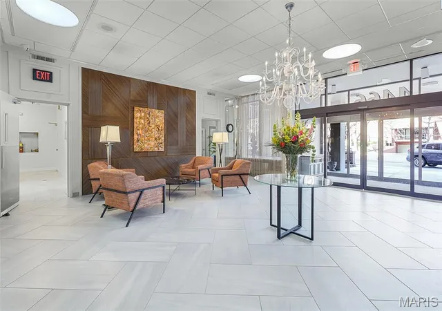 Photo 2 of Condo for sale at 4466 W Pine Blvd #2F, Saint Louis, MO 63108 | MLS# MIS26049100 | Listing updated on 2026-08-21