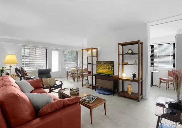 Photo 3 of Condo for sale at 4466 W Pine Blvd #2F, Saint Louis, MO 63108 | MLS# MIS26049100 | Listing updated on 2026-08-21