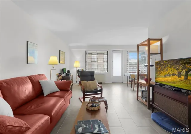 Photo 4 of Condo for sale at 4466 W Pine Blvd #2F, Saint Louis, MO 63108 | MLS# MIS26049100 | Listing updated on 2026-08-21