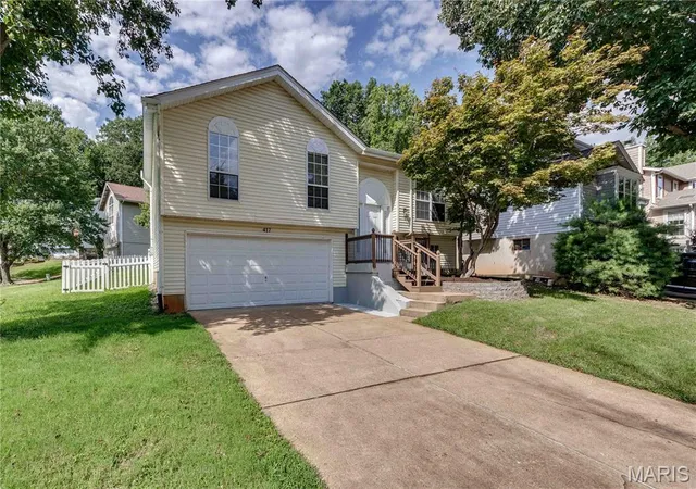 2nd image of 417 Elm Crossing Ct, Ballwin, MO 63021 | MLS# MIS26049132