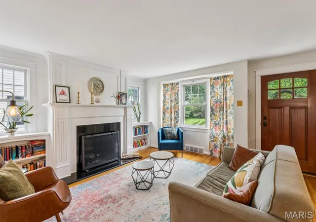 Photo 3 of Sale Pending at 703 Edwin Ave, Saint Louis, MO 63122 | MLS# MIS26049149 | Listing updated on 2026-09-03