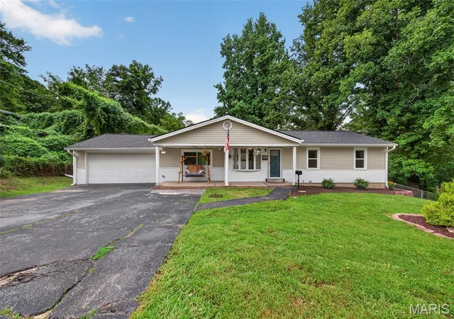 Photo 2 of Sale Pending at 10800 Hobday Ave, Saint Ann, MO 63074 | MLS# MIS26049159 | Listing updated on 2026-08-14