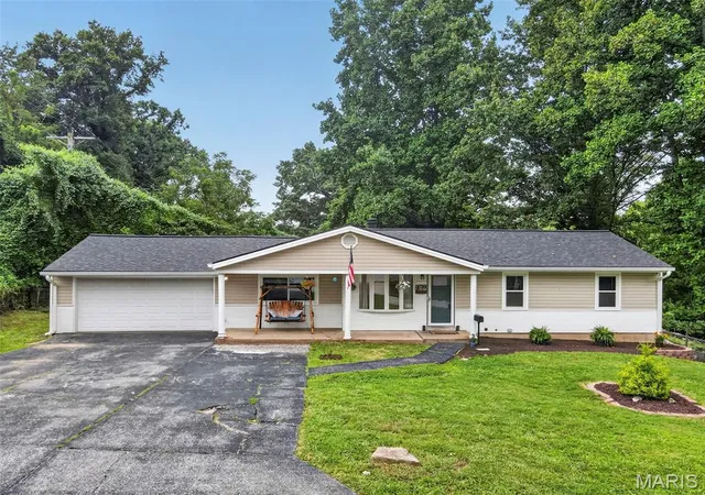 Photo 5 of Sale Pending at 10800 Hobday Ave, Saint Ann, MO 63074 | MLS# MIS26049159 | Listing updated on 2026-08-14