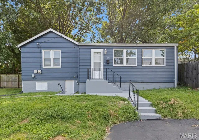 Photo 1 of Single family home for sale at 230 Kayser Ave, Saint Louis, MO 63125 | MLS# MIS26049167 | Listing updated on 2026-08-11