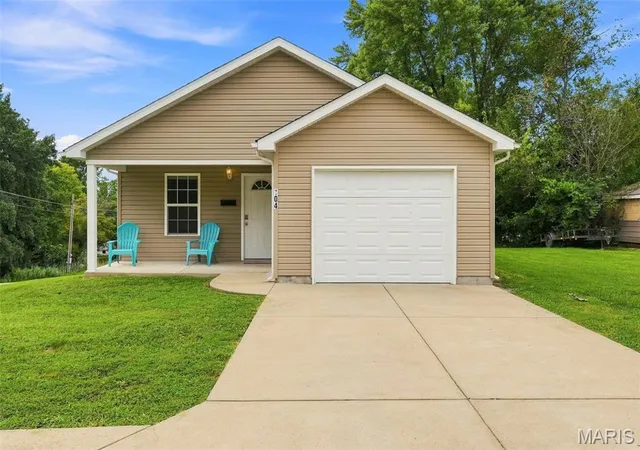Photo 3 of Single family home for sale at 104 Oak St, Sullivan, MO 63080 | MLS# MIS26049168 | Listing updated on 2026-09-14