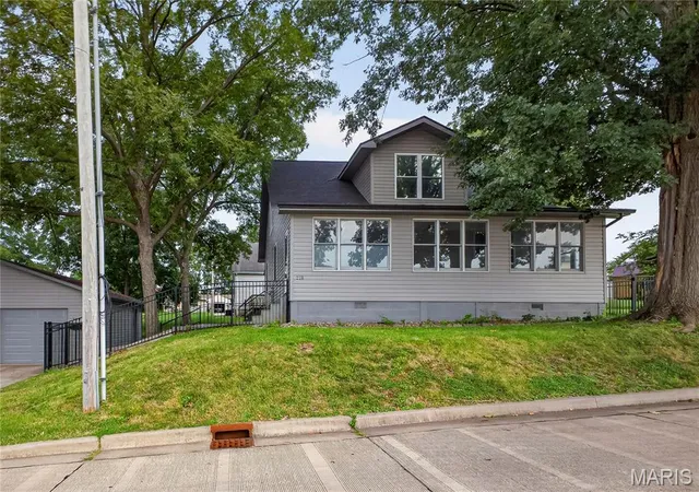 Photo 1 of Single family home for sale at 218 E Cherry St, Columbia, IL 62236 | MLS# MIS26049172 | Listing updated on 2026-08-20