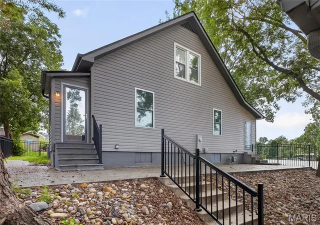 Photo 3 of Single family home for sale at 218 E Cherry St, Columbia, IL 62236 | MLS# MIS26049172 | Listing updated on 2026-08-20