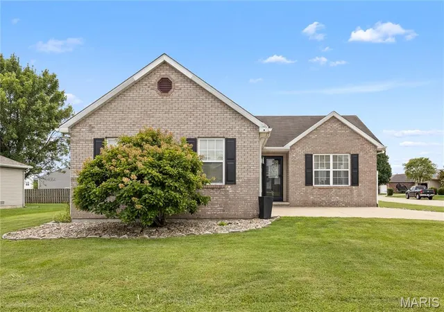 1st image of 21 Doe Ct, Moro, IL 62067 | MLS# MIS26049174
