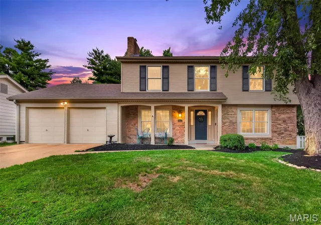 Photo 2 of Sale Pending at 15571 Rose Gate Ln, Chesterfield, MO 63017 | MLS# MIS26049178 | Listing updated on 2026-08-27