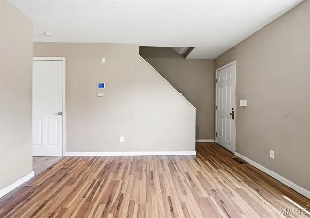 3rd image of 415 Hentschel Pl, Saint Louis, MO 63135 | MLS# MIS26049190