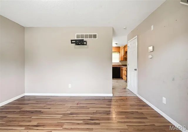 4th image of 415 Hentschel Pl, Saint Louis, MO 63135 | MLS# MIS26049190