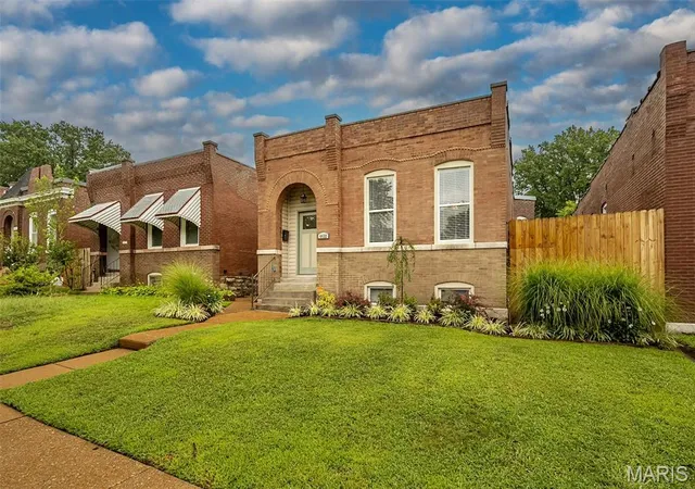 Photo 3 of Sale Pending at 4432 Tennessee Ave, Saint Louis, MO 63111 | MLS# MIS26049198 | Listing updated on 2026-09-01