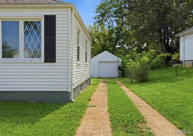 Photo 2 of Sale Pending at 7820 Alert Dr, Saint Louis, MO 63133 | MLS# MIS26049210 | Listing updated on 2026-09-19