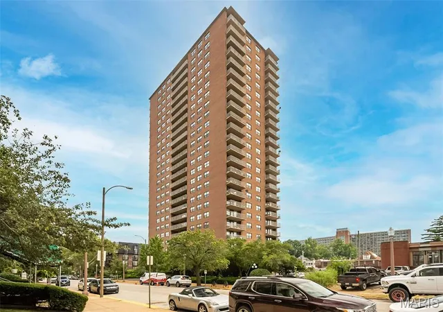 Photo 1 of Condo for sale at 4466 W Pine Blvd #2E, Saint Louis, MO 63108 | MLS# MIS26049213 | Listing updated on 2026-08-06