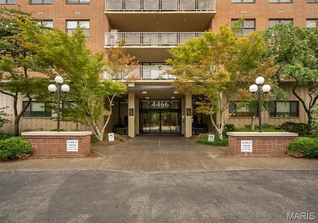 Photo 3 of Condo for sale at 4466 W Pine Blvd #2E, Saint Louis, MO 63108 | MLS# MIS26049213 | Listing updated on 2026-08-06