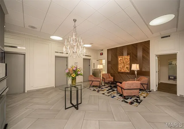Photo 3 of Condo for sale at 4466 W Pine Blvd #2E, Saint Louis, MO 63108 | MLS# MIS26049213 | Listing updated on 2026-08-06
